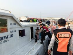 “Polsek Kawasan Sunda Kelapa Polres Priok Laksanakan Pengamanan Wisata Kepulauan Seribu di Dermaga Kali Adem”