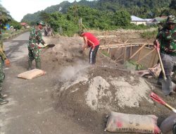 Teriknya Matahari Membakar Semangat Satgas TMMD 125 Kodim 1506/Namlea Dalam Pembuatan Reol/Drainase Raksasa di Desa Waenono