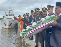 Dandim 1710/Mimika Ikuti Upacara Tabur Bunga di Pelabuhan Poumako Dalam Rangka Memperingati HUT Ke-80 Kemerdekaan RI