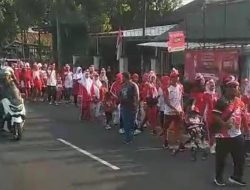 Raih Kemeriahan di Hari Kemerdekaan ke 80 RI, RW 08 Puri Celancang Gelar Jalan Santai