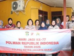 Polwan Polres Metro Jakarta Barat Anjangsana ke Purnawirawan, Wujud Kepedulian di HUT ke – 77 Polwan