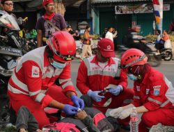 PMI se DKI Jakarta Siagakan 59 Personil dan Armada Kesehatan Pada Aksi Demo Massa Ojol di Mako Brimob Kwitang Jakarta Pusat