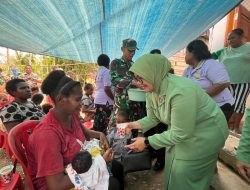 Dukung Program Penurunan Angka Stunting, Kodim 1710/Mimika Beri Makanan Tambahan Kepada Balita Jelang Peringatan HUT Ke-80 TNI