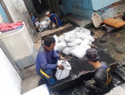 Satgas SDA Penjaringan Kuras Saluran Warga RW 010