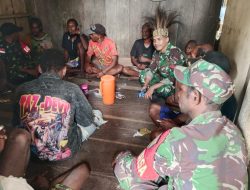 Jelang HUT TNI Ke-80, Babinsa Koramil 1715-07/Suru-Suru Kodim 1715/Yahukimo Melaksanakan Kegiatan Komsos Dengan Masyarakat di Kampung Brimono Distrik Suru-Suru