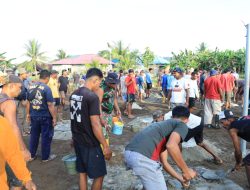 Semangat Kebersamaan, Satgas TMMD dan Warga Desa Wama Bahu Membahu Cor Lapangan Voli