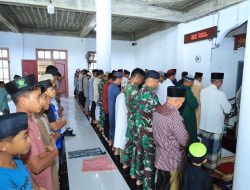 Di Tengah Pembangunan Desa, Satgas TMMD ke-126 Kodim 1505/Tidore Tetap Istiqamah Beribadah