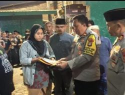 Kapolsek Cakung Hadiri Pemakaman dan Berikan Santunan kepada Keluarga Hansip, Wujud Duka atas Gugurnya Penjaga Jakarta