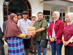 Respon Cepat Grup PT Arara Abadi Bersama PT Indah Kiat Salurkan Sambako dan Pakaian Layak
