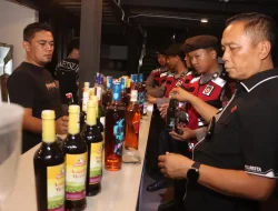 Tekan Peredaran Narkoba dan Miras Polisi Sisir Tempat Hiburan Malam, Sita Ratusan Miras dari Gudang Karaoke