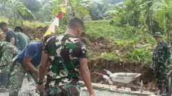 Kualitas Jadi Prioritas, Dandim 0607/Kota Sukabumi Tinjau Pengecoran Jalan 200 Meter TMMD 127.