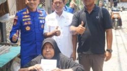 Ditpolairud Polda Metro Jaya Salurkan Bantuan Kursi Roda kepada Warga Pesisir di Muara Angke