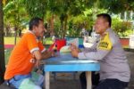 Bhabinkamtibmas Pulau Pramuka Sambangi Warga, Sosialisasikan Layanan Polri 110 dan Perkuat Kamtibmas