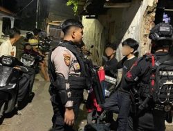 Patroli Brimob PMJ Dan Perintis Gagalkan Dugaan Tawuran di Cipinang Muara, Sajam dan Molotov Diamankan