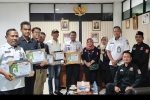 Bang Japar Grogol Petamburan, Serahkan Piagam Penghargaan dari Fahira Idris kepada Lurah Wijaya Kusuma