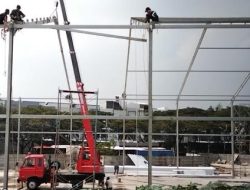 Bangunan Berstatus Disegel Kembali Dibangun, Proyek Lapangan Padel di Cengkareng Timur Tuai Pertanyaan