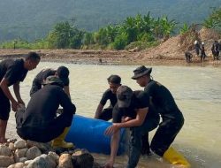 Dukung Mobilitas Warga, Satbrimob Polda Banten Revitalisasi Jembatan di Bayah