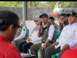Kejar Awan Hujan Malam, Menhut Raja Antoni Minta Bandara Berau Tetap Buka