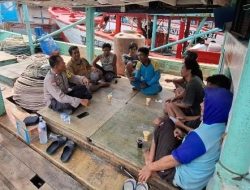 Sambangi ABK di Pelabuhan Muara Angke, Unit Binmas Polsek Kawasan Sunda Kelapa Sampaikan Pesan Kamtibmas