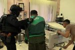 Brimob Polda Metro Jaya Patroli Cipta Kondisi, Bantu Pengemudi Ojol Kecelakaan di Kebun Sirih