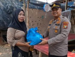 Jumat Peduli, Polsek Kawasan Kalibaru Salurkan Sembako kepada Warga Kurang Mampu
