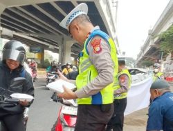 Polantas Korlantas Karib Berbagi Hadir di Samsat Jakarta Timur, Wujud Pelayanan Humanis kepada Masyarakat