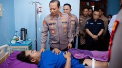 Menguatkan Anggota yang Terluka, Kapolda Metro Jaya Kunjungi RS Polri