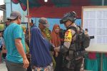 Brimob Polda Metro Jaya Patroli ke TPS Jaga Kamtibmas Pilkades di Bekasi