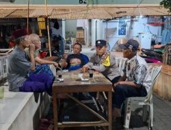 Bhabinkamtibmas Muara Angke Sambang Sat kamling Warga dan Sampaikan Pesan Kamtibmas